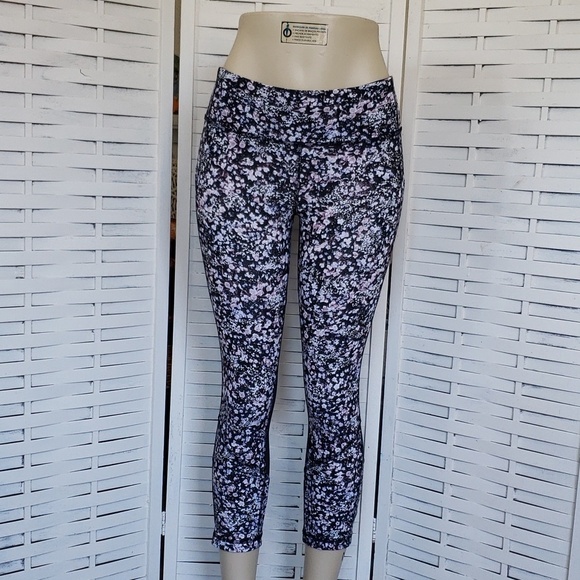 lululemon athletica Pants - Lululemon Wunder Under Crop Black White Floral Print Womens Leggings Siz…